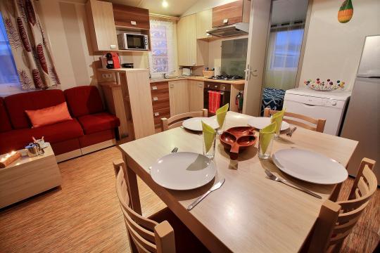 Mobil home en  para  8 •   con piscina compartida 