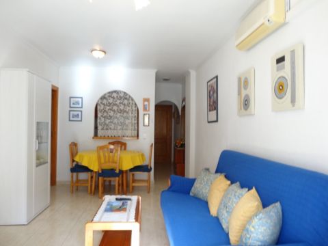 Appartement in Torrevieja - Vakantie verhuur advertentie no 68770 Foto no 1 thumbnail