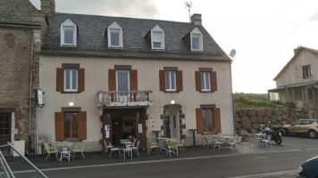  Anzat-le-luguet - 15 people - holiday home