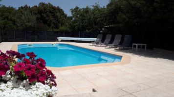 Gite  St maximin la ste baume pour  3 •   avec piscine prive 