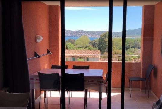 Flat in Grimaud for   5 •   with terrace 