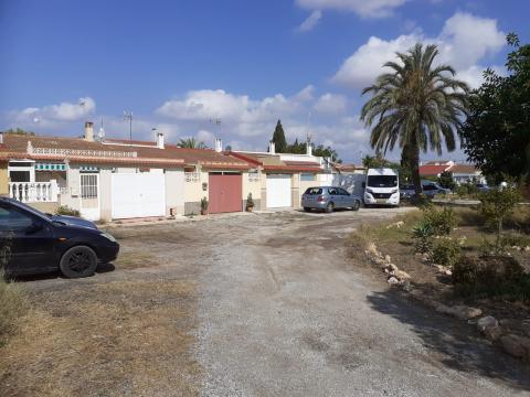 Huis in Torrevieja voor  4 •   aangespast voor gehandicapten 