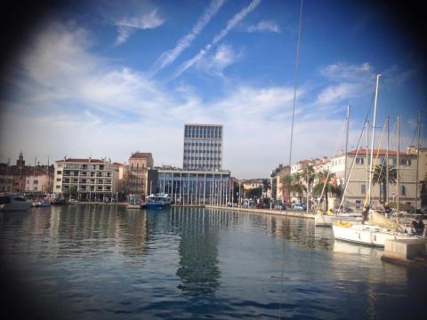  in Toulon fr  50 •   Aussicht aufs Meer 