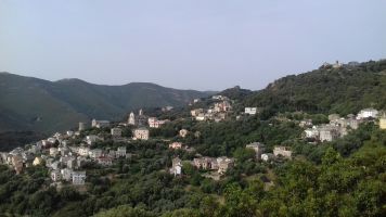 Haus in Rogliano fr  5 •   mit Balkon 