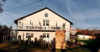 Haus in Turnov fr  32 •   Privat Parkplatz 