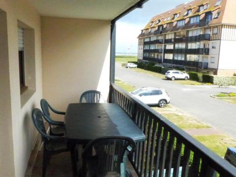 Flat in Villers sur mer for   4 •   view on sea 