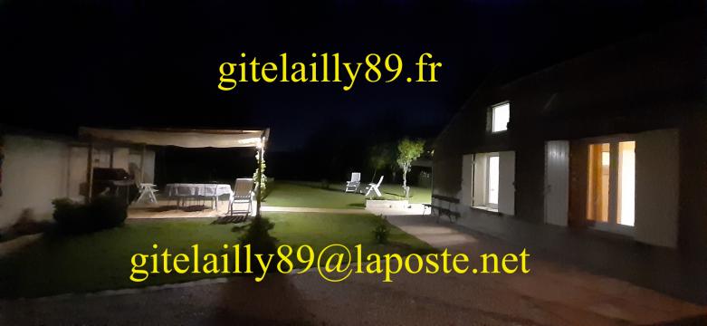 Gite  Lailly pour  4 •   3 toiles 