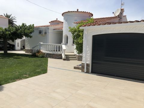 House in Empuriabrava - Vacation, holiday rental ad # 70961 Picture #15 thumbnail