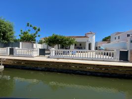 Belle villa  avec  piscine privee et amarre privée marina empuriabrava
