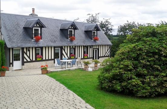 House in Honfleur for   5 •   private parking 