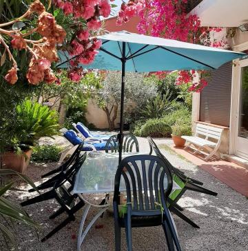 Flat in Hyeres for   4 •   animals accepted (dog, pet...) 