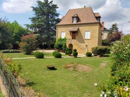 Maison  Saint cyprien pour  6 •   4 chambres 