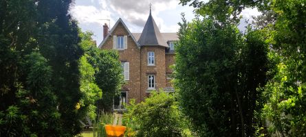 Huis in Mantes la jolie voor  15 •   priv parkeerplek 