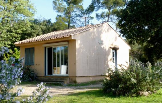Maison à La Roquebrussanne - Location vacances, location saisonnière n°18934 Photo n°0