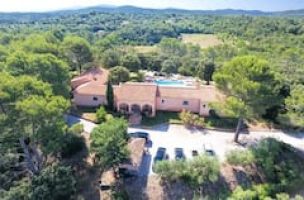 Gite � Besse sur issole pour  8 &bull;   &bull;  4 chambres 