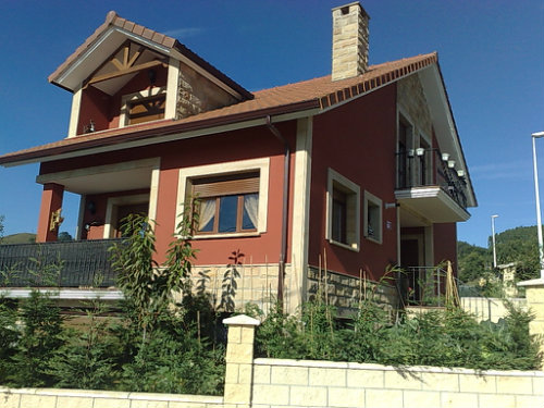 House in Junta de voto for   8 •   with balcony 