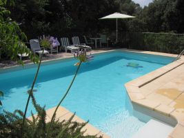 Gite  Galargues pour  4 •   avec piscine partage 