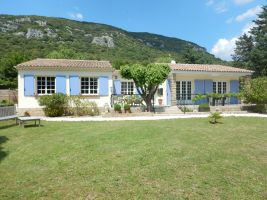 Gite in Seynes for   8 •   with shared pool 