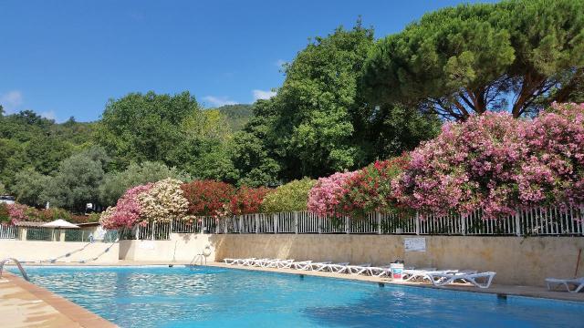 Mobil-home  La garde freinet pour  4 •   avec piscine partage 