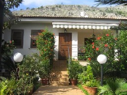 Haus in Palermo fr  6 •   mit Balkon 