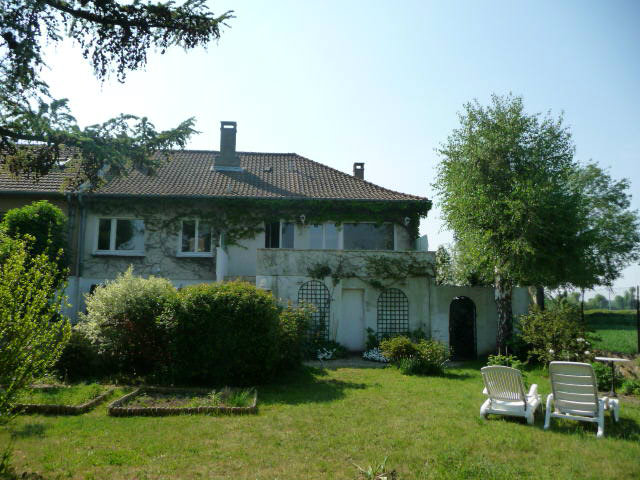 House in Metz for   7 •   private parking 