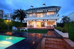 Casa en Sitges para  20 •   con piscina privada 